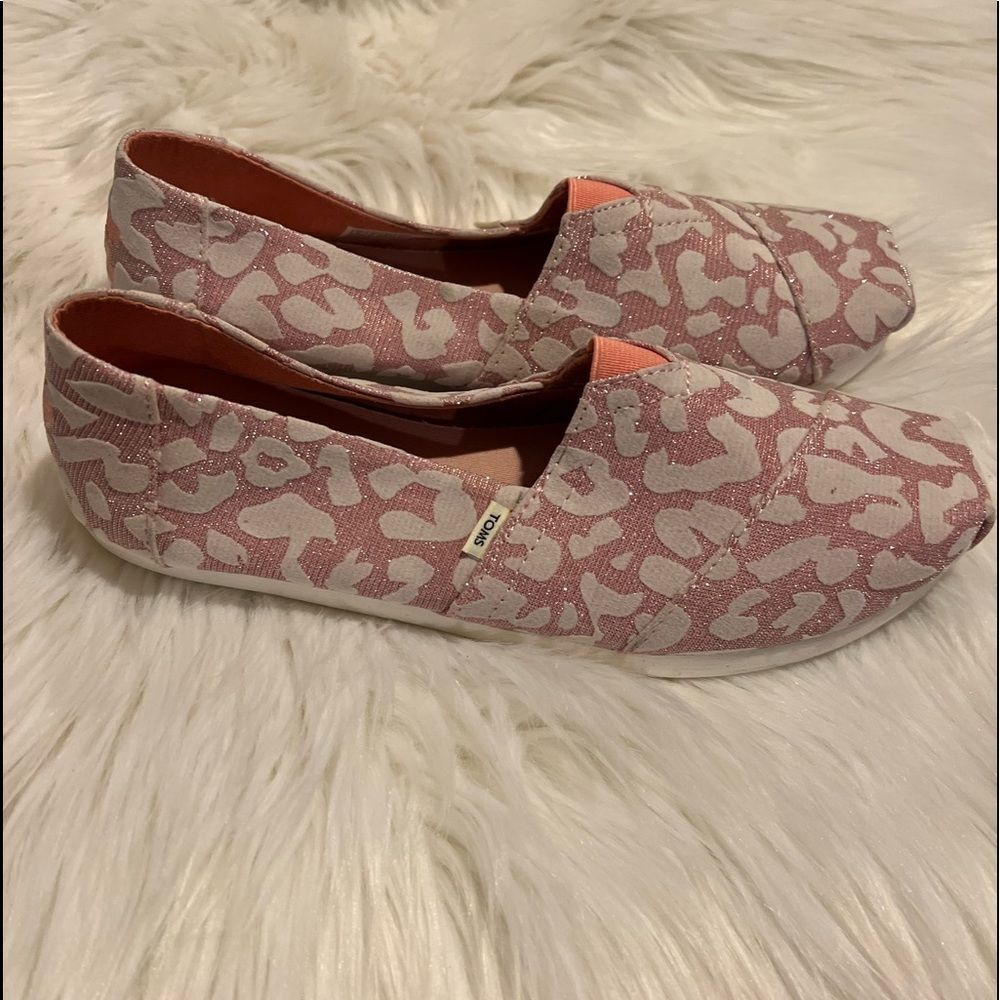 TOMS Coral almond flocked glitter cheetah Shoes Limited Edition